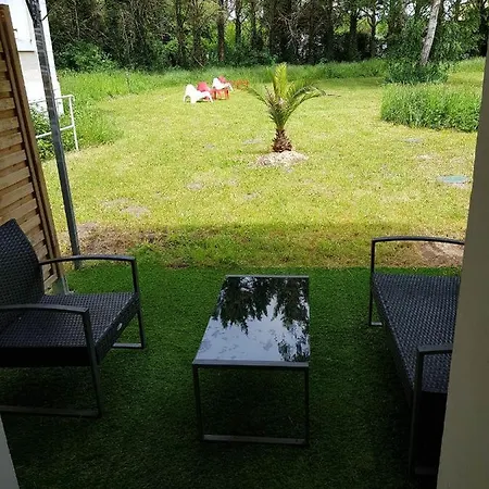 02 - Tres Joli 2 Pieces Avec 3 Lits Pouvant Accueillir Jusqu'A 5 Personnes, Situe Au Rdc Avec Entree Independante, Une Place De Parking Reservee Devant L'Entree Et Terrasse Sur L'Arriere Donnant Sur Parc Arbore, Tout Le Linge De Maison Est Fourni Razac-sur-l'Isle Exterior photo