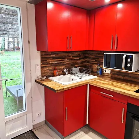 02 - Tres Joli 2 Pieces Avec 3 Lits Pouvant Accueillir Jusqu'A 5 Personnes, Situe Au Rdc Avec Entree Independante, Une Place De Parking Reservee Devant L'Entree Et Terrasse Sur L'Arriere Donnant Sur Parc Arbore, Tout Le Linge De Maison Est Fourni Razac-sur-l'Isle Exterior photo