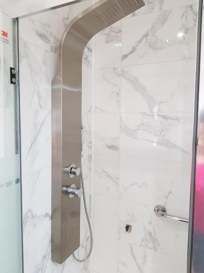 02 - Tres Joli 2 Pieces Avec 3 Lits Pouvant Accueillir Jusqu'a 5 Personnes, Situe Au Rdc Avec Entree Independante, Place De Parking Reservee Devant L'entree Et Terrasse Sur L'arriere Donnant Sur Parc Arbore, Le Linge De Maison Est Fourni Apartment *