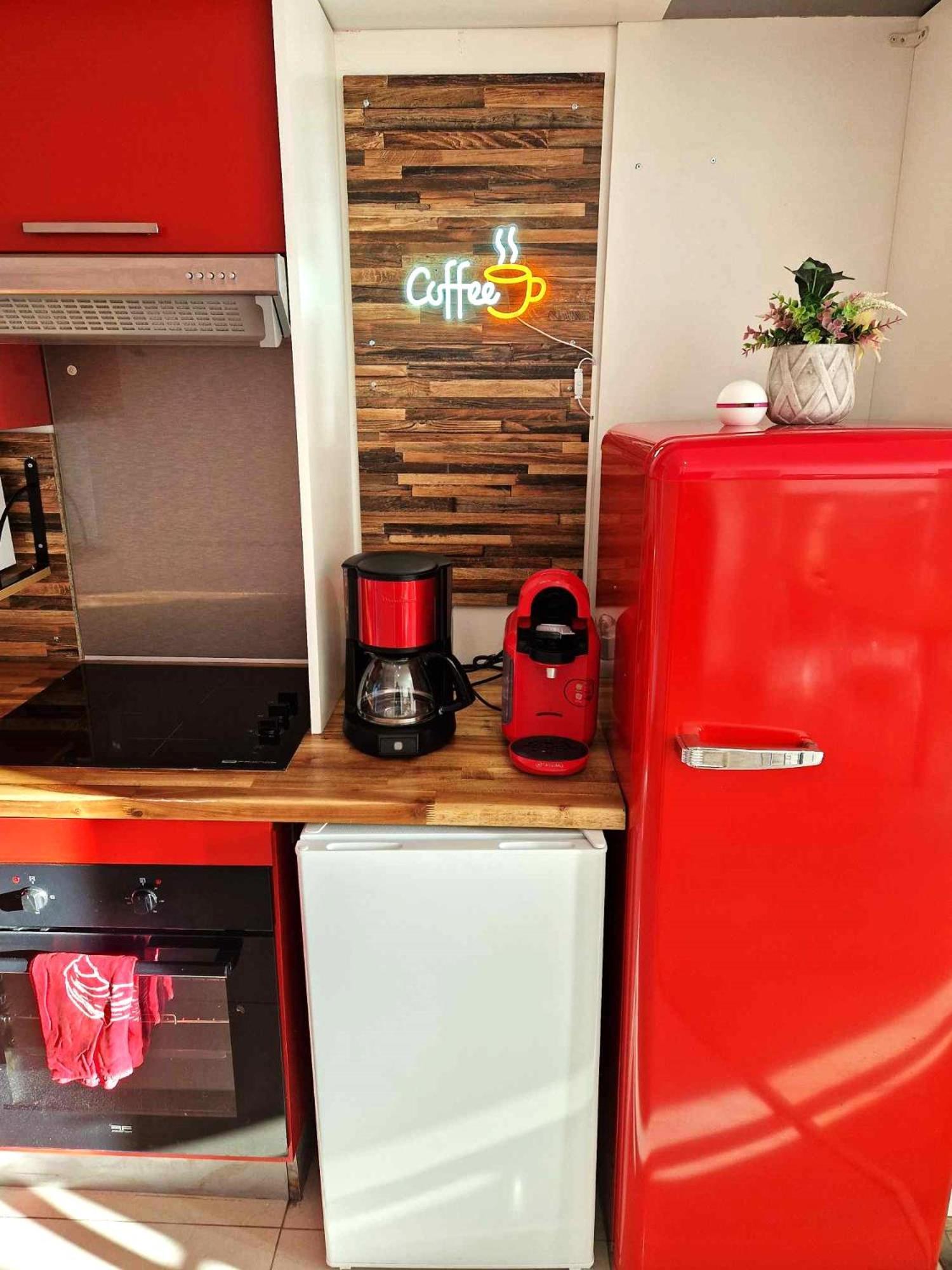 Apartment 02 - Tres Joli 2 Pieces Avec 3 Lits Pouvant Accueillir Jusqu'a 5 Personnes, Situe Au Rdc Avec Entree Independante, Place De Parking Reservee Devant L'entree Et Terrasse Sur L'arriere Donnant Sur Parc Arbore, Le Linge De Maison Est Fourni *